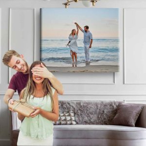 Tablou canvas personalizat cu portret – cadoul perfect pentru ea, elegant și plin de emoție